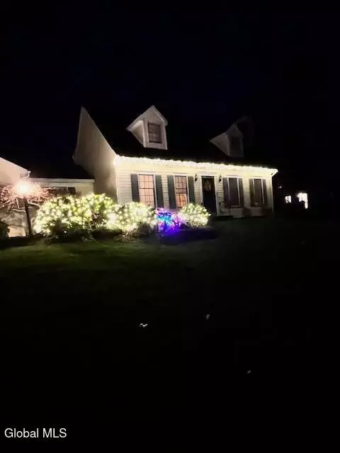 Exterior - 35 Amsterdam Ave, Glenmont, NY 12077 photo 4 of 23