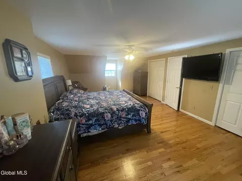 Bedroom - 35 Amsterdam Ave, Glenmont, NY 12077 photo 2 of 5