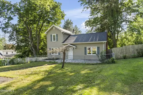 5 Chester Ct, Troy, NY 12182