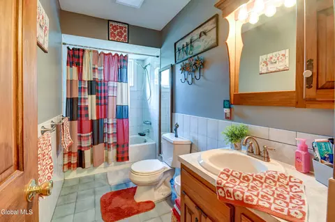 Bath - 858 Logtown Rd, Fultonville, NY 12072 photo 2 of 3