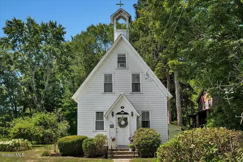 960 Main St, Clifton Park, NY 12065