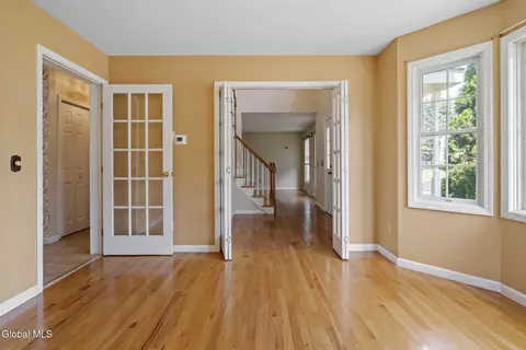 Entry Way - 11 Schuyler Rd, Glenmont, NY 12077 photo 4 of 6
