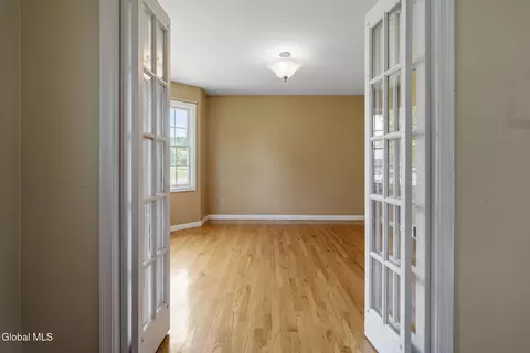 Entry Way - 11 Schuyler Rd, Glenmont, NY 12077 photo 5 of 6