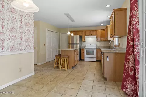 Kitchen - 11 Schuyler Rd, Glenmont, NY 12077 photo 1 of 5