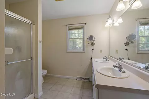 Bath - 11 Schuyler Rd, Glenmont, NY 12077 photo 2 of 4