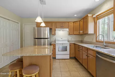 Kitchen - 11 Schuyler Rd, Glenmont, NY 12077 photo 2 of 5
