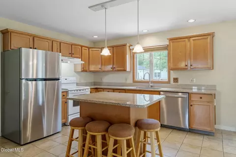 Kitchen - 11 Schuyler Rd, Glenmont, NY 12077 photo 5 of 5