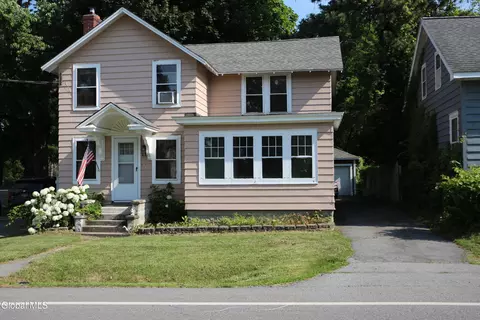 11 Halfmoon Dr, Halfmoon, NY 12188