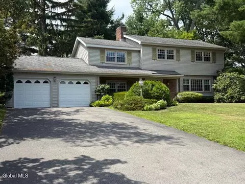 837 Worcester Dr, Schenectady, NY 12309