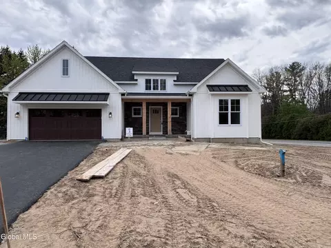 3 Wyatts Way, Clifton Park, NY 12065