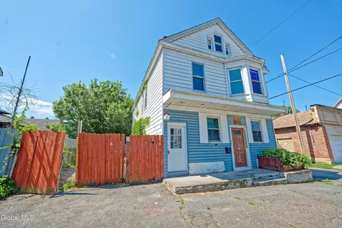 46 112th St, Troy, NY 12182