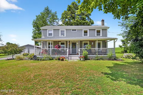 38 Brott Ln, Schaghticoke, NY 12154