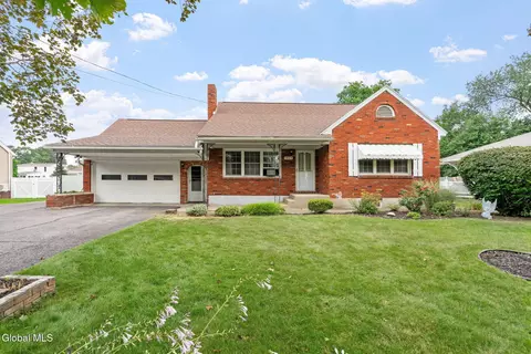 1020 John Alden Ln, Schenectady, NY 12306