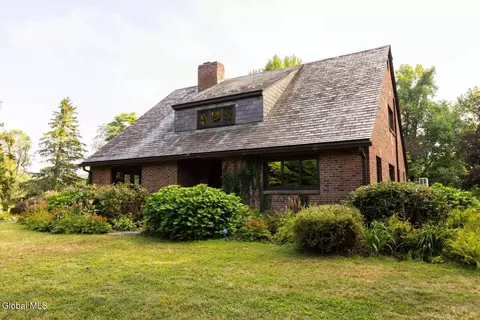 1515 Best Rd, Rensselaer, NY 12144