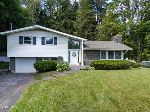 6 Van Dyke Ave, Stamford, NY 12167
