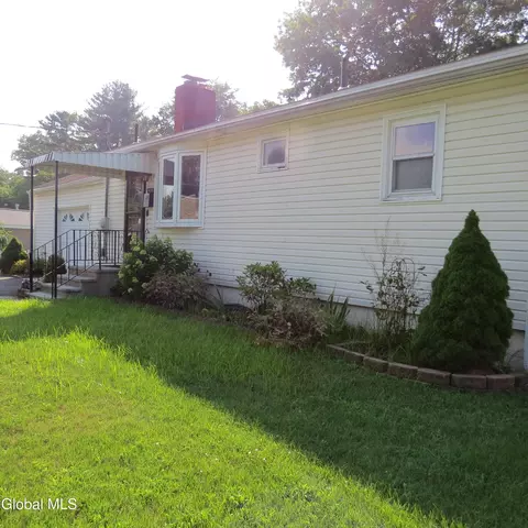 455 Chiswell Rd, Schenectady, NY 12304 photo 2