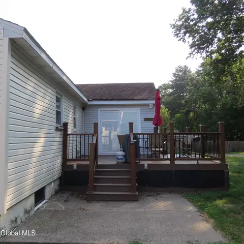 455 Chiswell Rd, Schenectady, NY 12304 photo 4