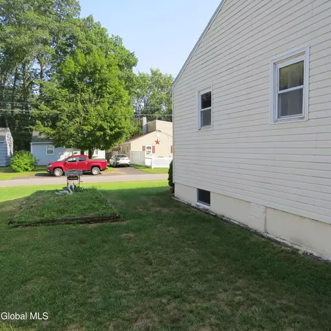 455 Chiswell Rd, Schenectady, NY 12304 photo 8