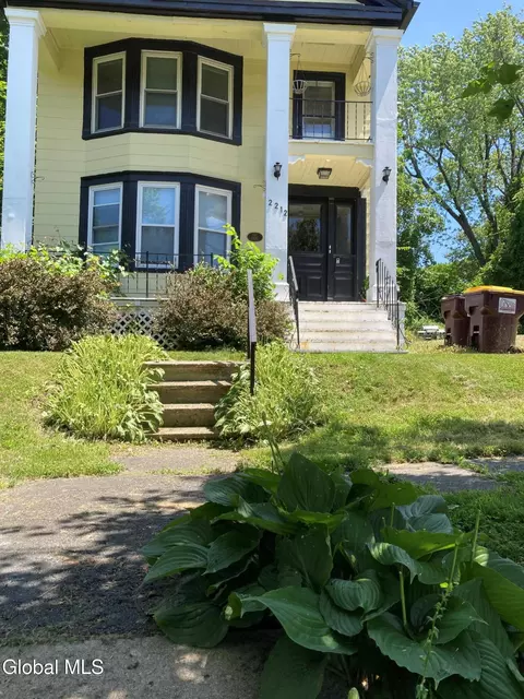 2212 12th St, Troy, NY 12180