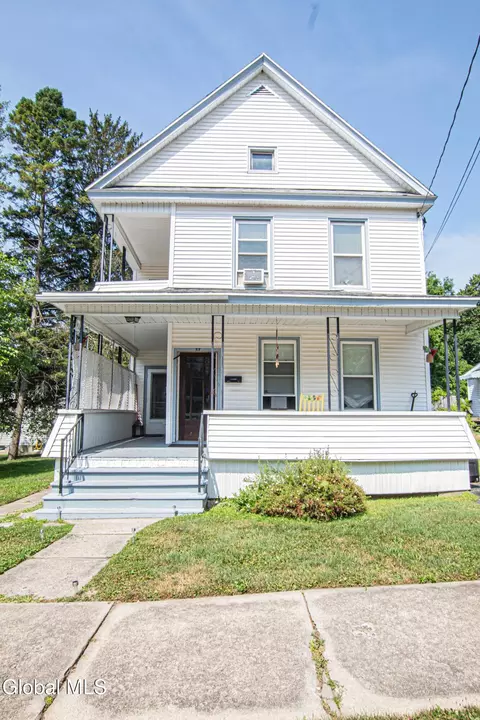55 Sloane Ave, Amsterdam, NY 12010