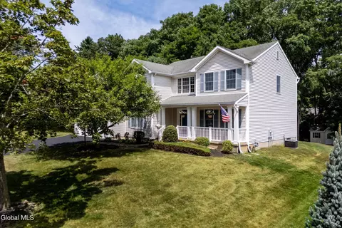 31 Dorsman Dr, Clifton Park, NY 12065