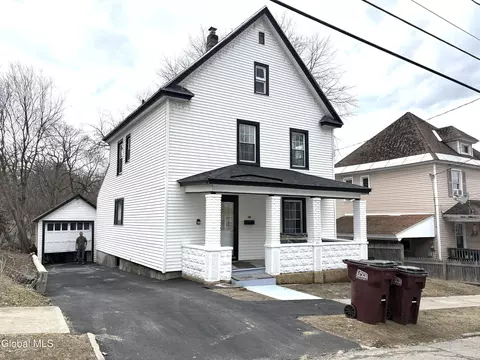 72 Park St, Gloversville, NY 12078