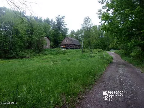 271 Hickey Rd, Hampton, NY 12837