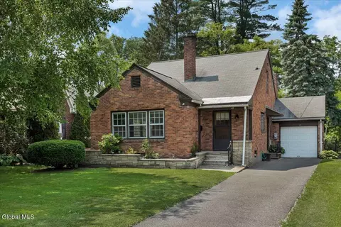 43 Crescent Dr, Albany, NY 12208