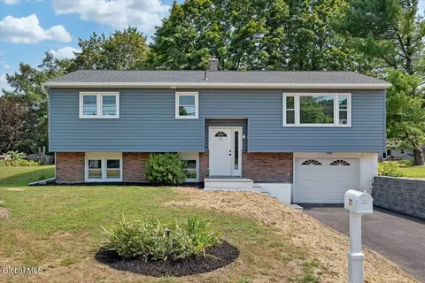 27 Clearview Blvd, Castleton On Hudson, NY 12033