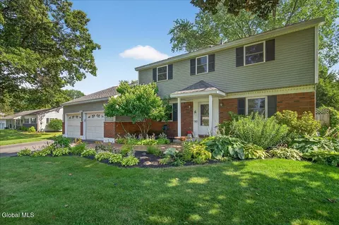 9 Eldorado Dr, Clifton Park, NY 12065