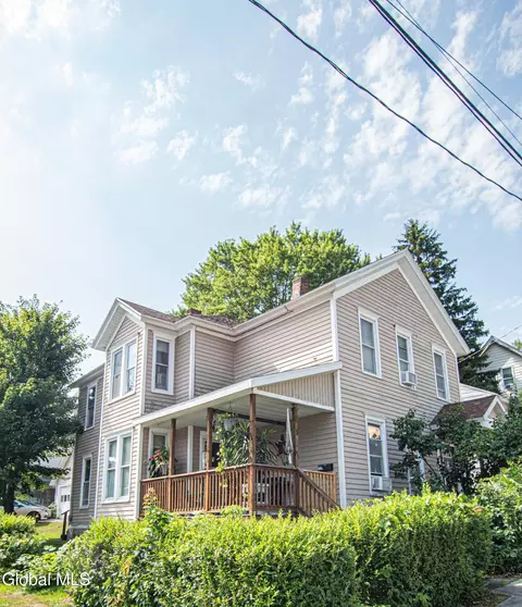 31 Dewitt St, Amsterdam, NY 12010