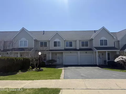 29 Cliffside Dr, Saratoga Springs, NY 12866
