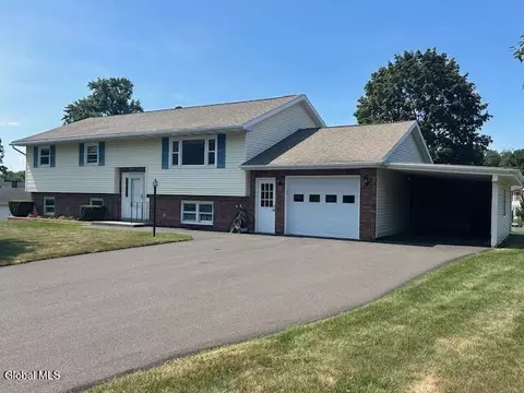 7 Maplehurst Dr, Troy, NY 12180