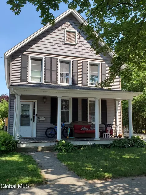 86 Ludlow St, Saratoga Springs, NY 12866