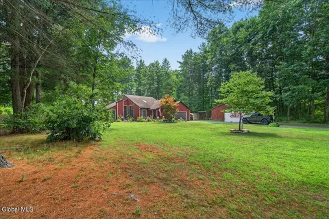 12 Amber Way, Ballston Spa, NY 12020
