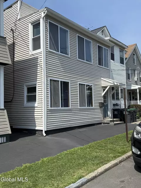 44 Clifton St, Waterford, NY 12188
