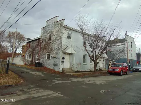7 118th St, Troy, NY 12182