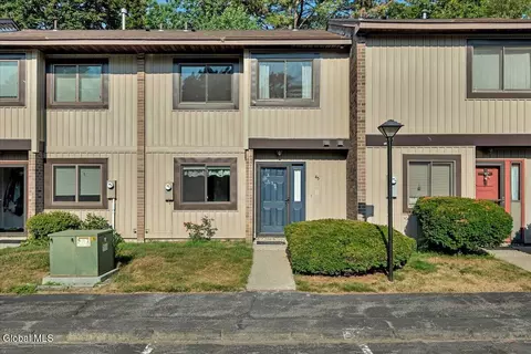 45 Point Of Woods Dr, Albany, NY 12203