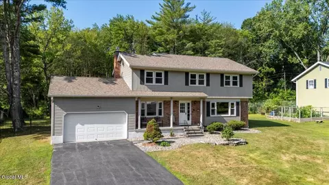 6 Pinecrest Dr, Slingerlands, NY 12159