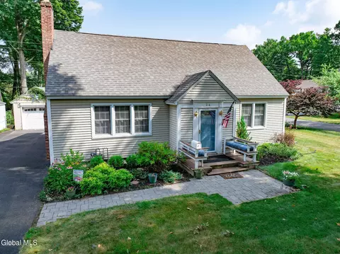 24 Greenleaf Dr, Delmar, NY 12054