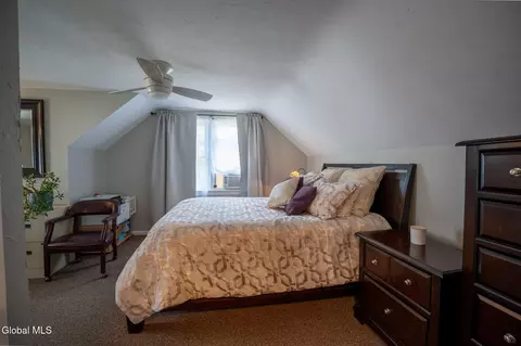 Bedroom - 24 Greenleaf Dr, Delmar, NY 12054 photo 3 of 8