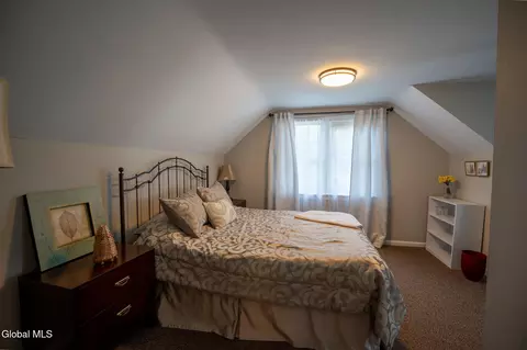 Bedroom - 24 Greenleaf Dr, Delmar, NY 12054 photo 7 of 8