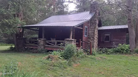 21 Longview Trl, Sand Lake, NY 12153
