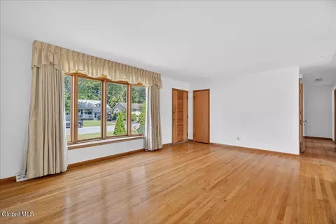 13 Bertone Dr, Schenectady, NY 12306 photo 7