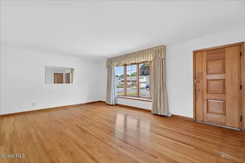 13 Bertone Dr, Schenectady, NY 12306 photo 5