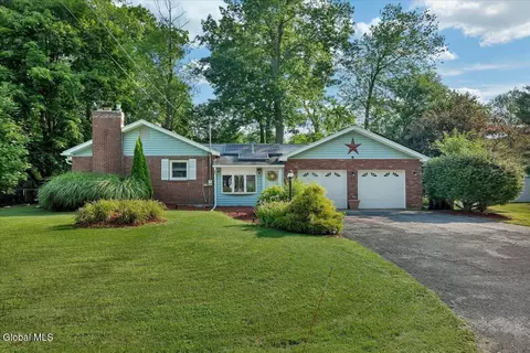 22 Ridgewood Ln, Glenville, NY 12302