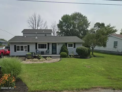 29 Apple Blossom Ln, West Coxsackie, NY 12051