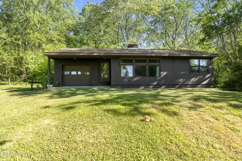 1 Simons Ln, Altamont, NY 12009