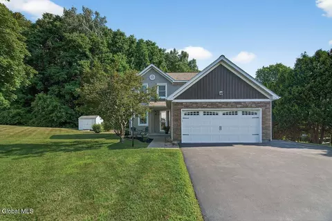 26 Jamison Dr, Clifton Park, NY 12065