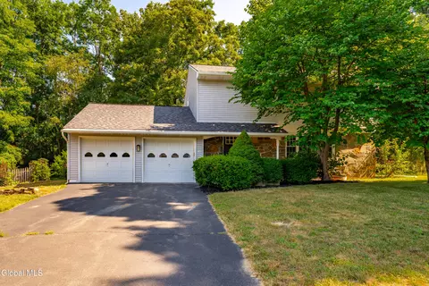 43 Northgate Dr, Albany, NY 12203